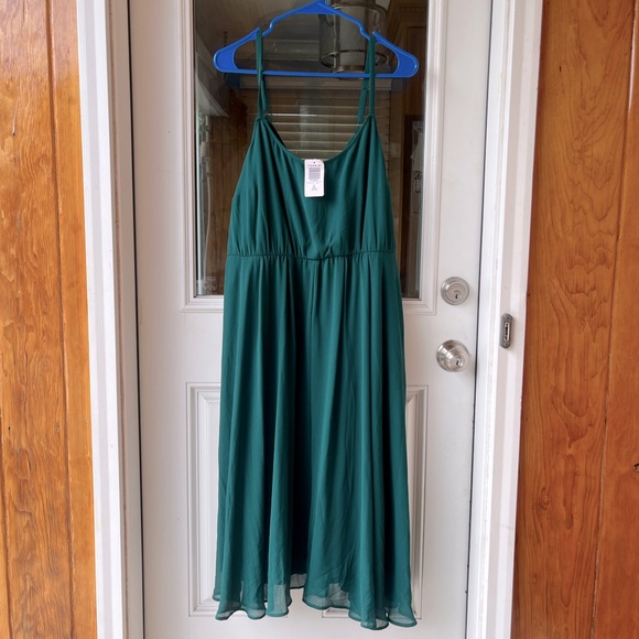 Torrid; Midi Chiffon Pleated Dress; Emerald Green Color; Mint Condition; 2XL - Picture 8 of 9